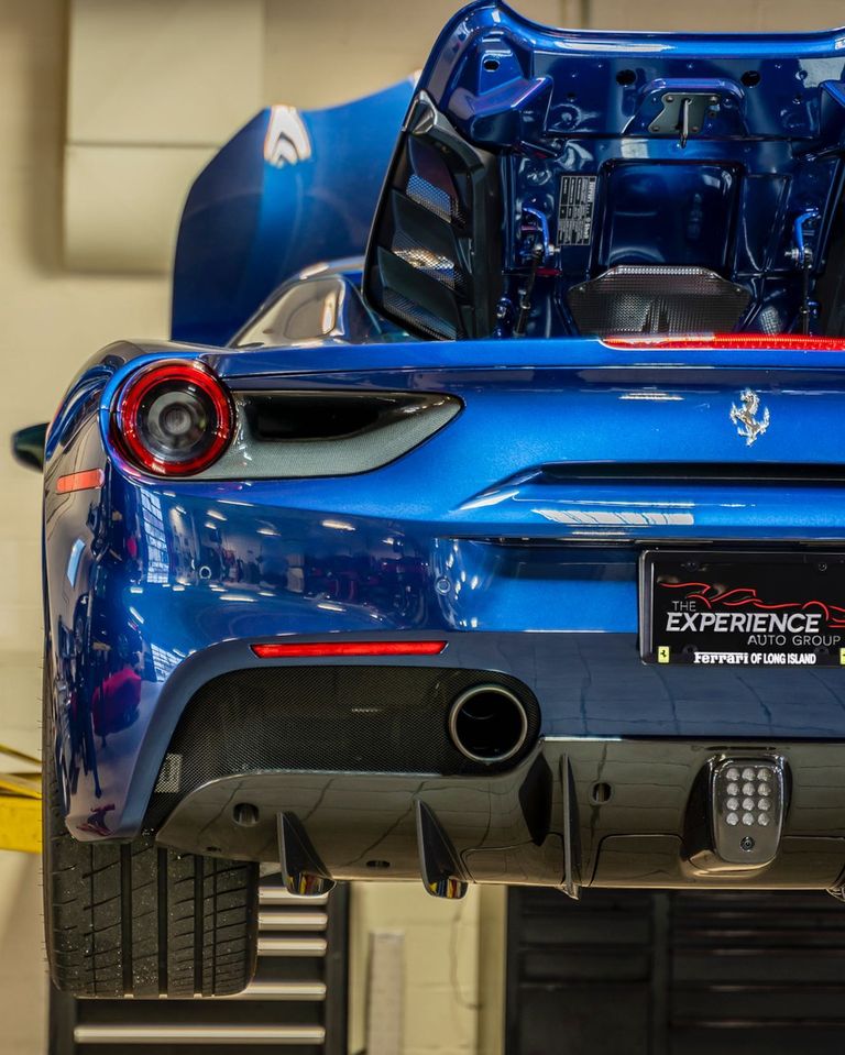 سرقة أربع سيارات فيراري من مركز خدمة في أمريكا سرقة أربع سيارات فيراري من مركز خدمة في أمريكا 4