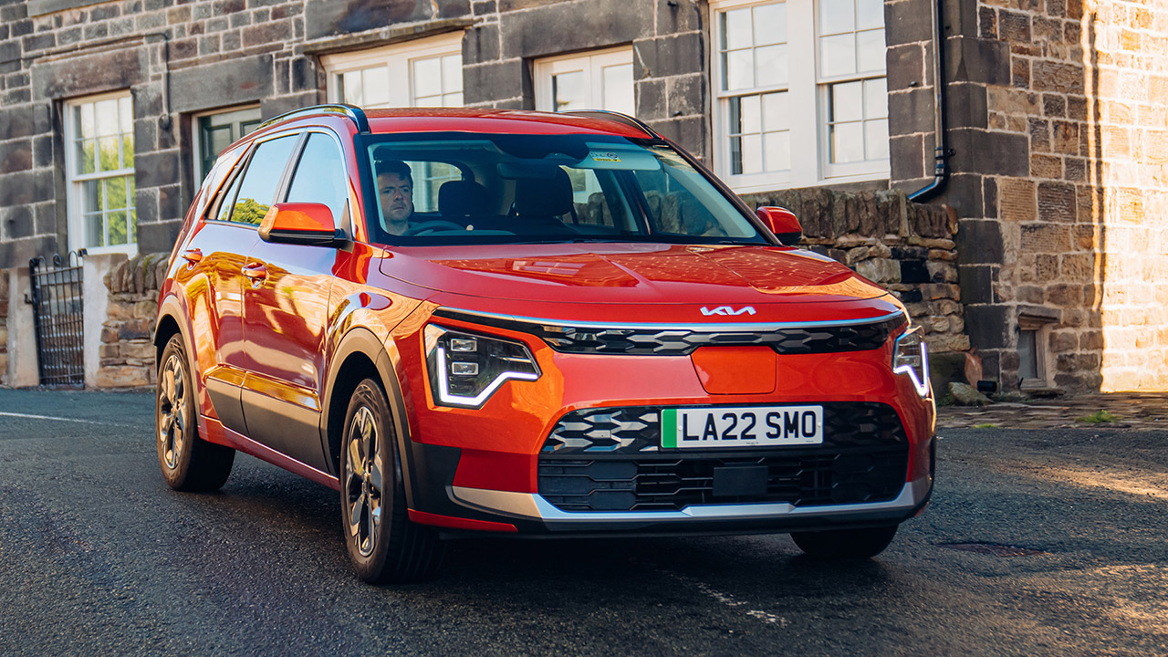 كيا نيرو تفوز بجائزة سيارة العام العالمية للسيدات لعام 2023