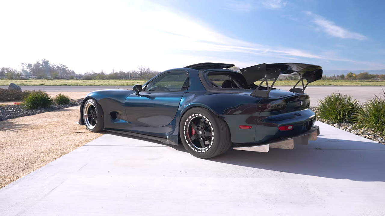 مازدا RX7 معدلة بقوة 1,000 حصان تواجه جراند شيروكي تراكهوك في سباقات التسارع جيب جراند شيروكي تراكهوك ومازدا RX7 بقوة 1,000 حصان