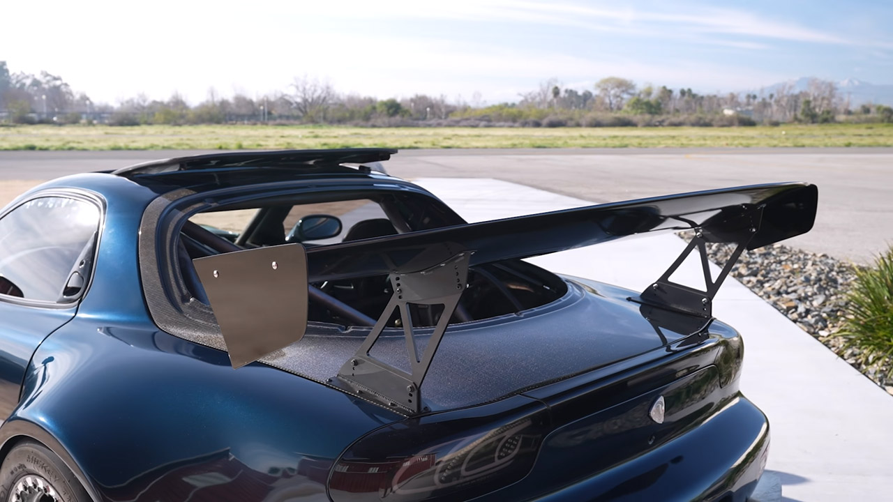 مازدا RX7 معدلة بقوة 1,000 حصان تواجه جراند شيروكي تراكهوك في سباقات التسارع جيب جراند شيروكي تراكهوك ومازدا RX7 بقوة 1,000 حصان