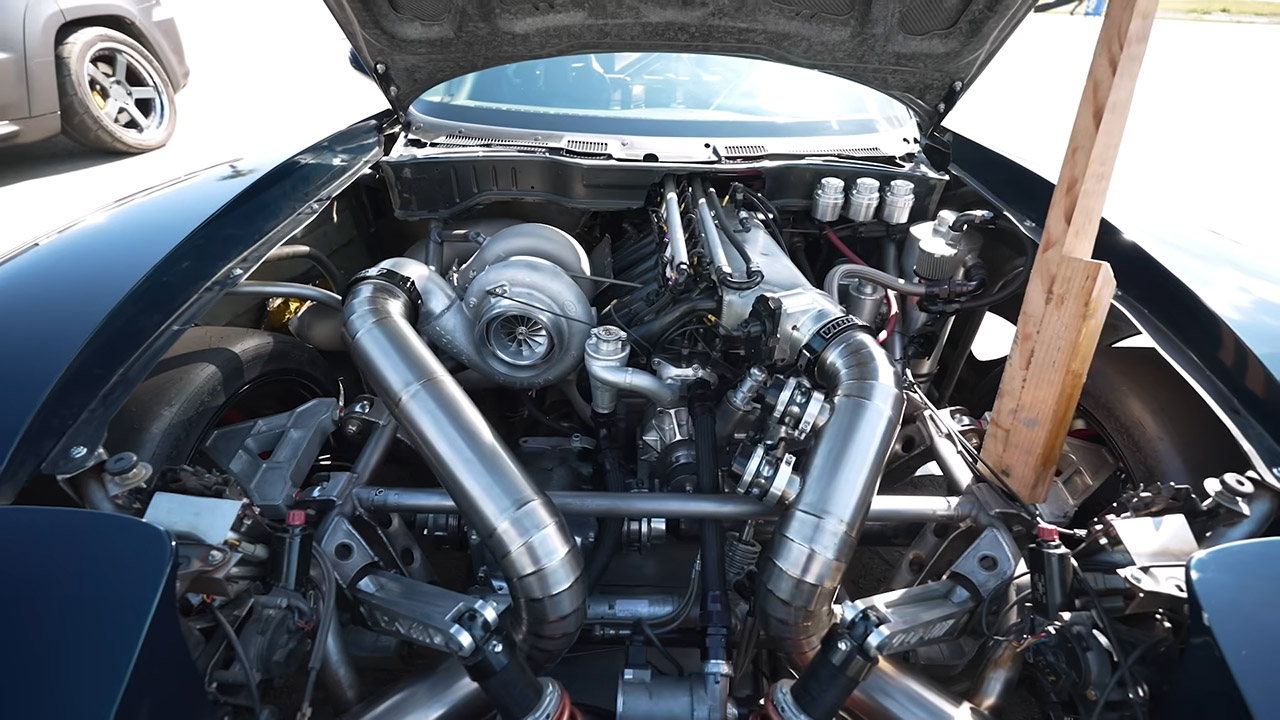 مازدا RX7 معدلة بقوة 1,000 حصان تواجه جراند شيروكي تراكهوك في سباقات التسارع مازدا RX7 معدلة بقوة 1,000 حصان تواجه جراند شيروكي تراكهوك في سباقات التسارع 3