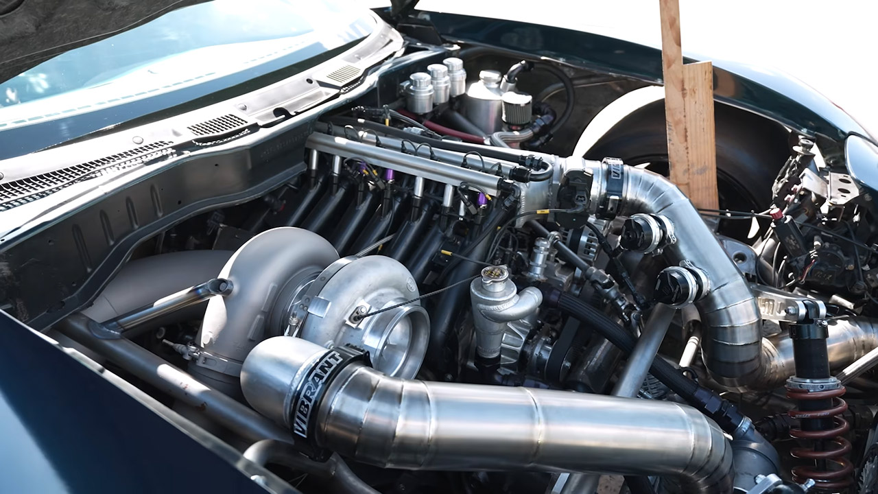 مازدا RX7 معدلة بقوة 1,000 حصان تواجه جراند شيروكي تراكهوك في سباقات التسارع جيب جراند شيروكي تراكهوك ومازدا RX7 بقوة 1,000 حصان