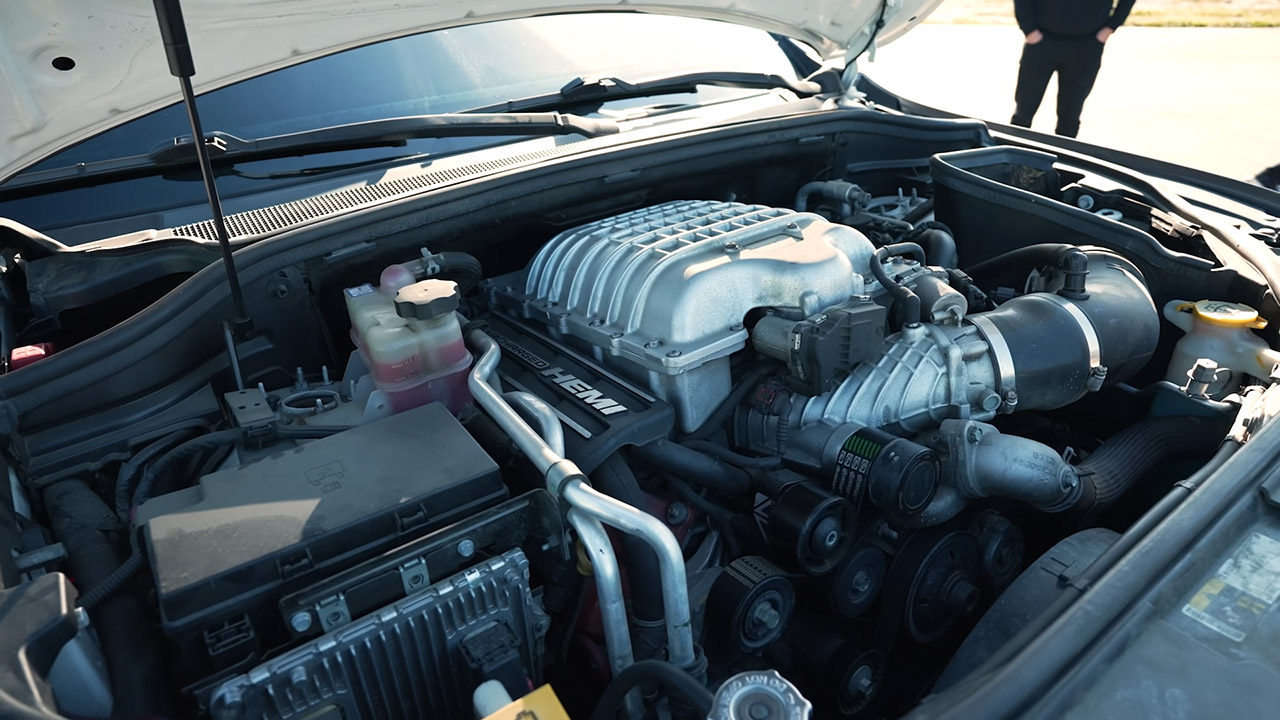 مازدا RX7 معدلة بقوة 1,000 حصان تواجه جراند شيروكي تراكهوك في سباقات التسارع مازدا RX7 معدلة بقوة 1,000 حصان تواجه جراند شيروكي تراكهوك في سباقات التسارع 6