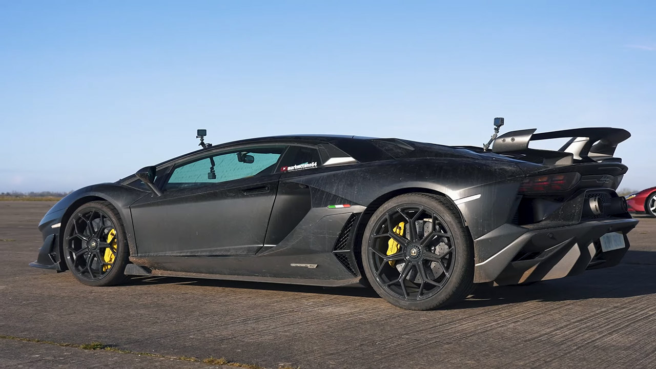 هل تتفوق تيسلا موديل X على فيراري SF90 و لامبورجيني SVJ في سباقات التسارع؟ هل تتفوق تيسلا موديل X على فيراري SF90 و لامبورجيني SVJ في سباقات التسارع؟ 3