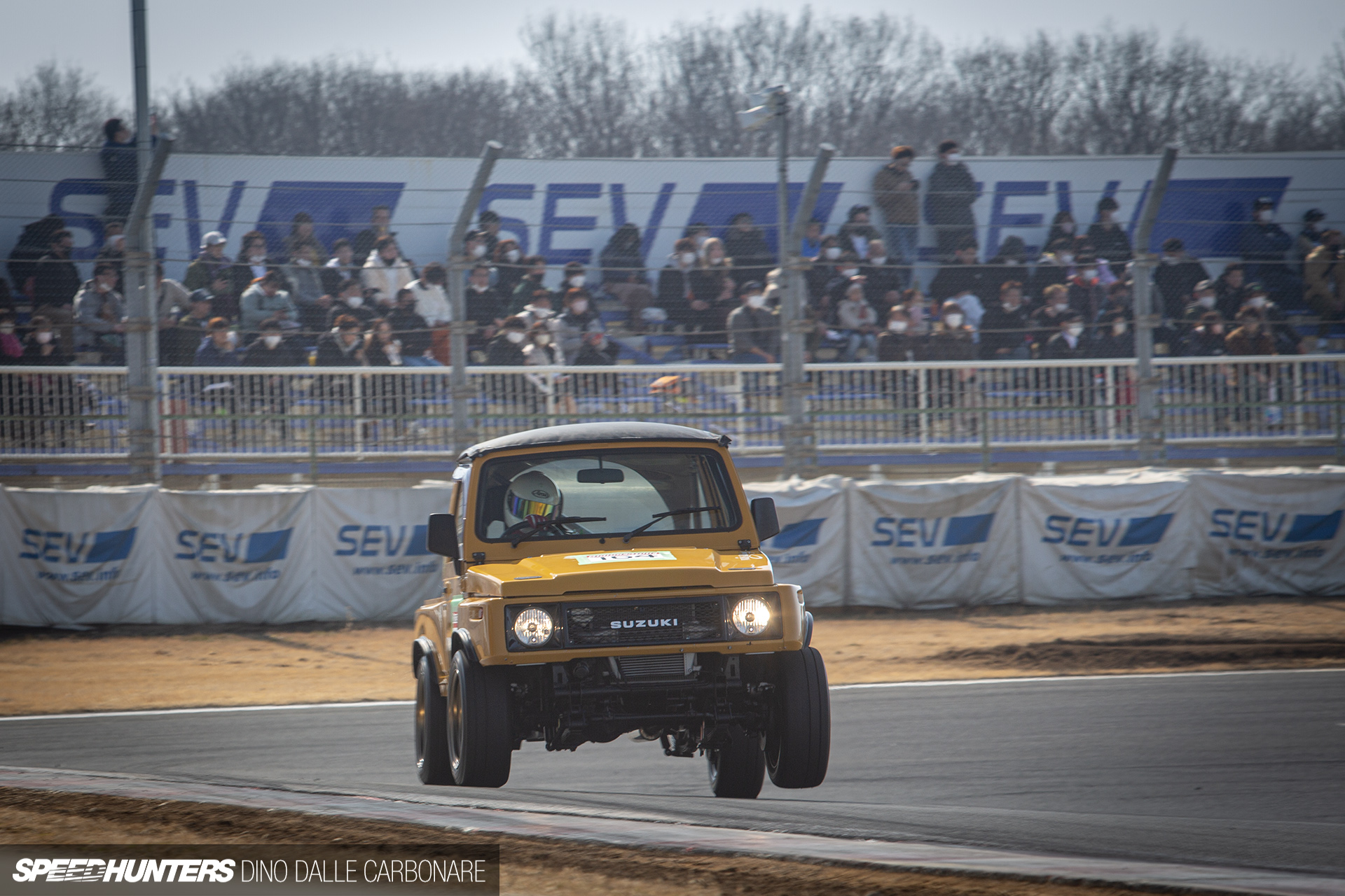 سوزوكي جمني معدلة لحلبات السباقات تلفت الأنظار بأداء رياضي فريد في اليابان سوزوكي جمني معدلة لحلبات السباقات تلفت الأنظار بأداء رياضي فريد في اليابان 4