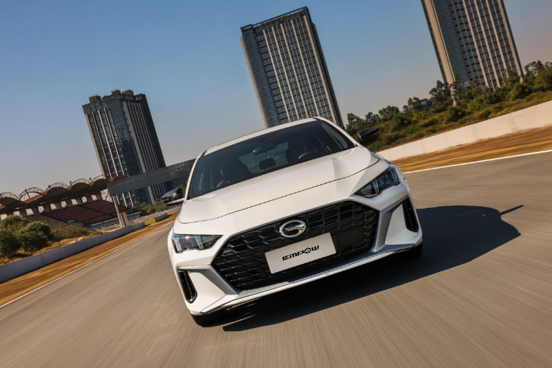 سيارة GAC امباو 2024: قائمة المواصفات الكاملة للسيدان الرياضي عند الجميح المحرك ومنظومة الدفع في جي ايه سي امباو 2024