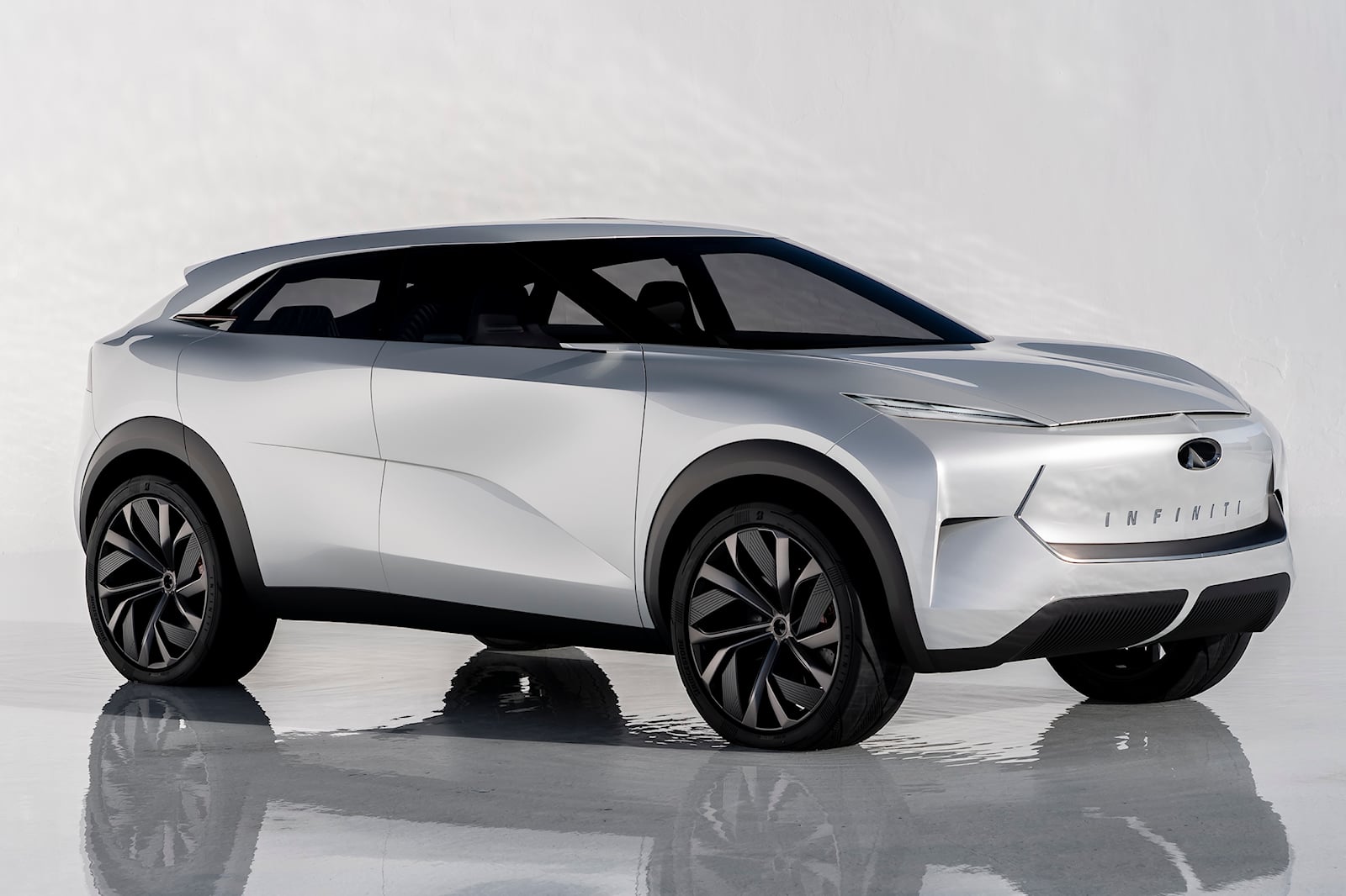 6 سيارات اختبارية مذهلة من انفينيتي لم تصل إلى خطوط الإنتاج انفينيتي QX الاختبارية