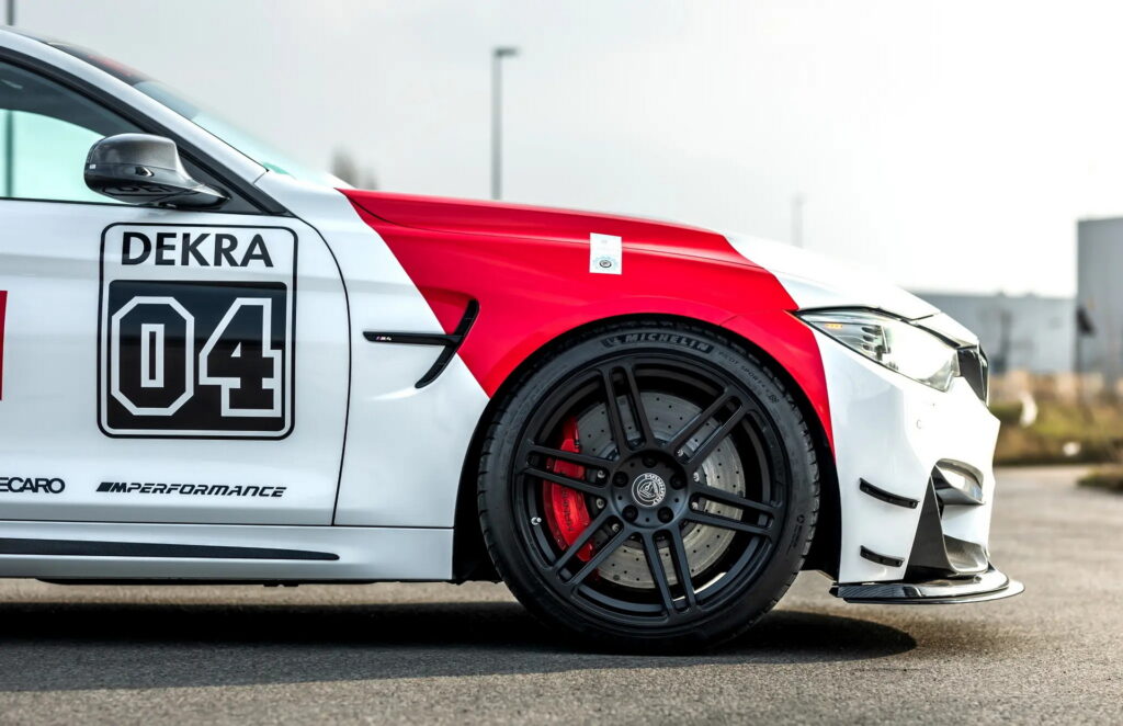 بي ام دبليو M4 تحصل على تعديلات جريئة من مانهارت الألمانية بقوة 708 حصان بي ام دبليو M4 DTM Champion من مانهارت (1)