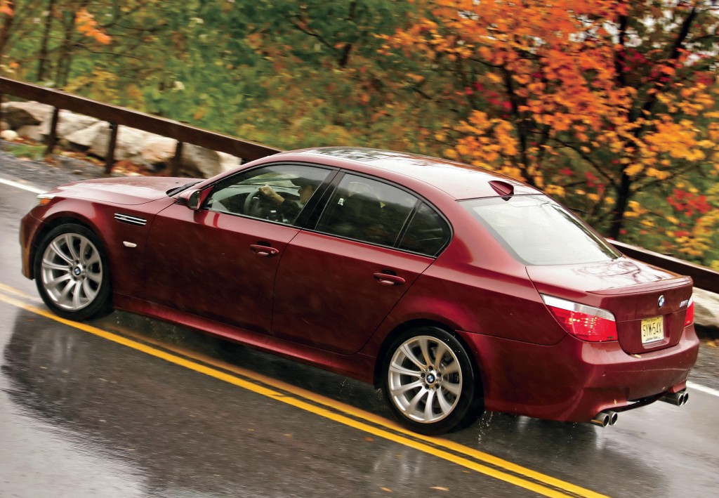 تعرف على أبرز 10 سيارات سيدان من بي ام دبليو على الإطلاق بي ام دبليو M5 E60