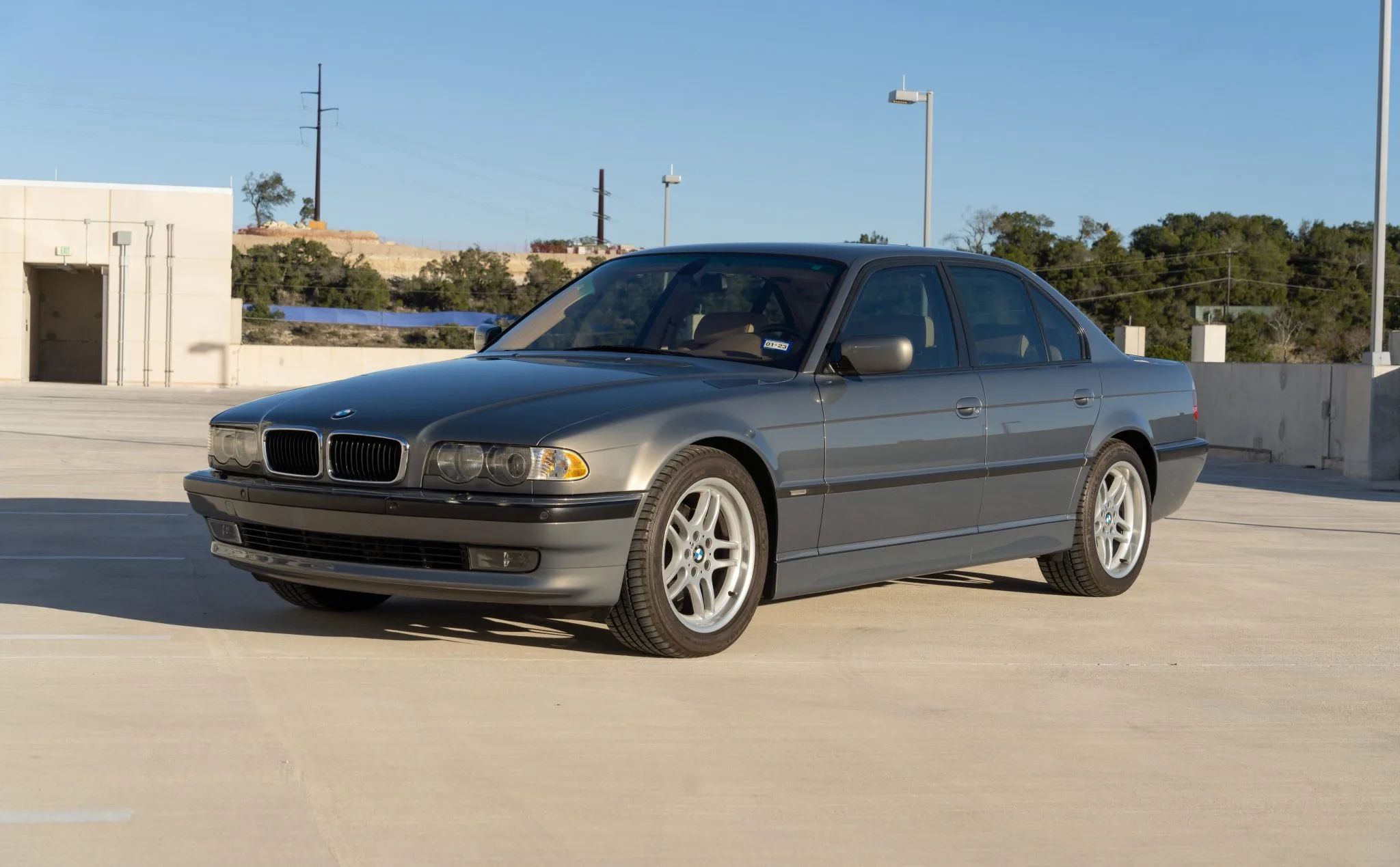 تعرف على أبرز 10 سيارات سيدان من بي ام دبليو على الإطلاق بي ام دبليو الفئة السابعة E38