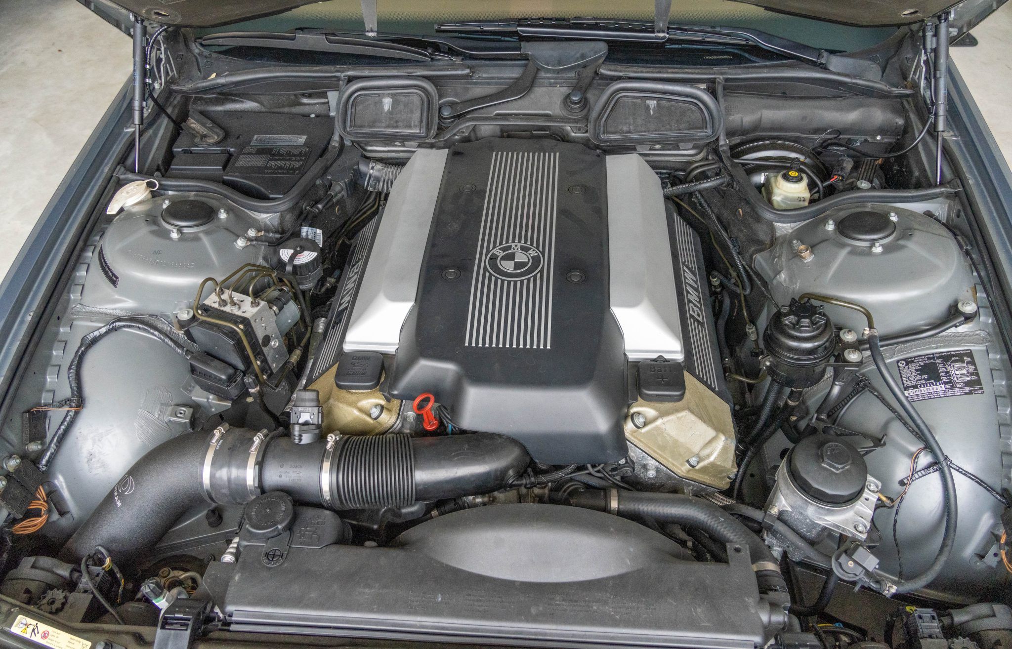 تعرف على أبرز 10 سيارات سيدان من بي ام دبليو على الإطلاق بي ام دبليو الفئة السابعة E38