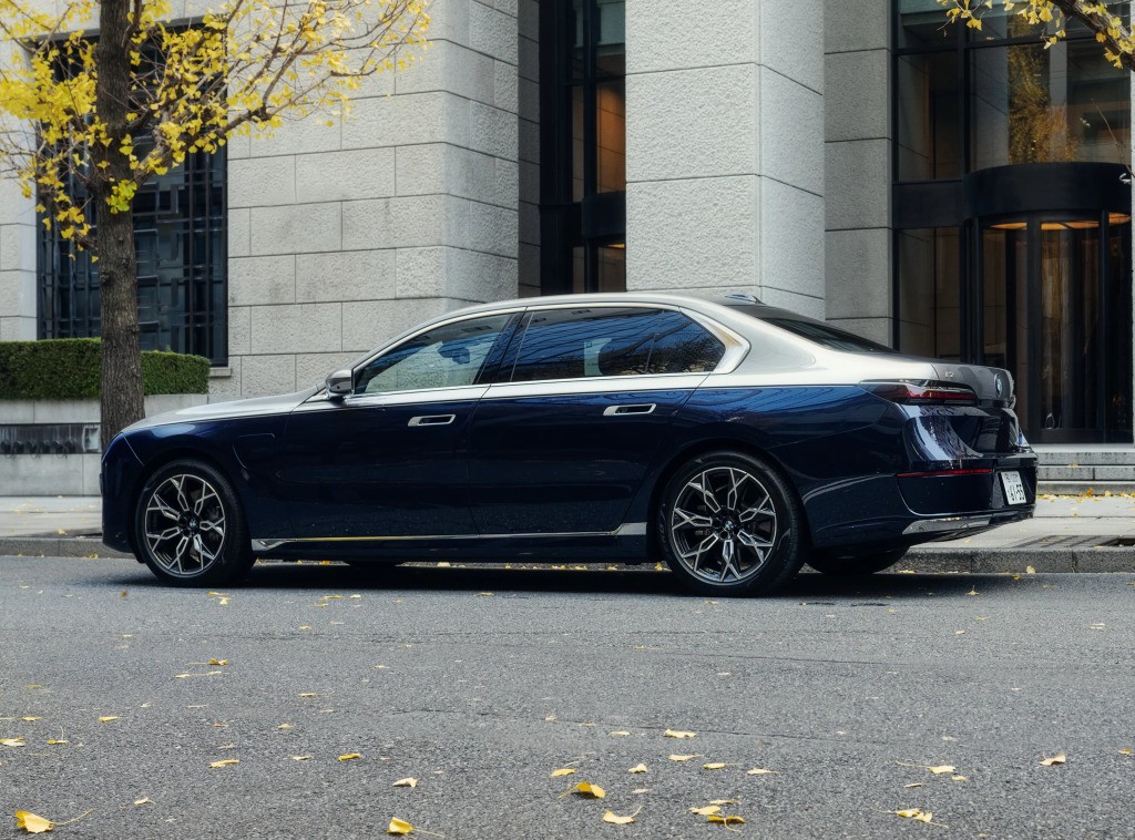 تعرف على أبرز 10 سيارات سيدان من بي ام دبليو على الإطلاق بي ام دبليو الفئة السابعة G70