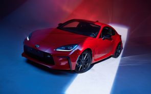 تويوتا GR 86 2023 تتوفر بناقل حركة يدوي أو أوتوماتيكي.. المواصفات الكاملة للسيارة عند عبداللطيف جميل 1