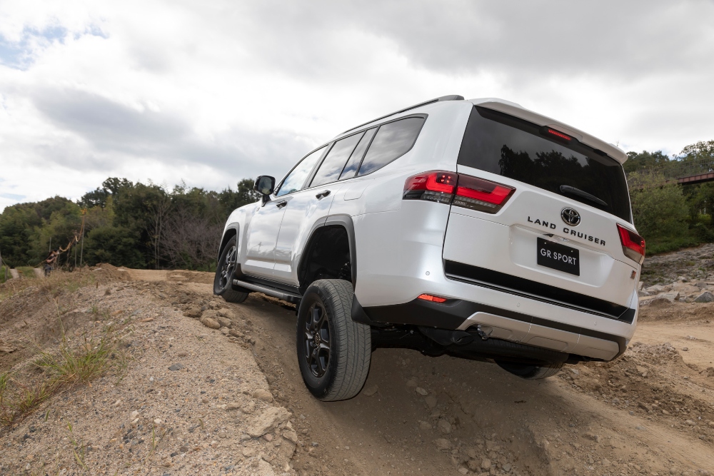 تويوتا لاندكروزر 2023 والأسباب وراء تفوقها على الطرق الوعرة تويوتا لاندكروزر 2023 والأسباب وراء تفوقها على الطرق الوعرة 2