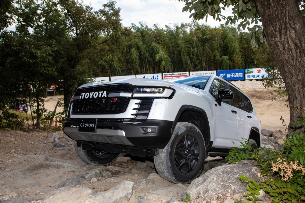 تويوتا لاندكروزر 2023 والأسباب وراء تفوقها على الطرق الوعرة تويوتا لاندكروزر 2023 والأسباب وراء تفوقها على الطرق الوعرة 3