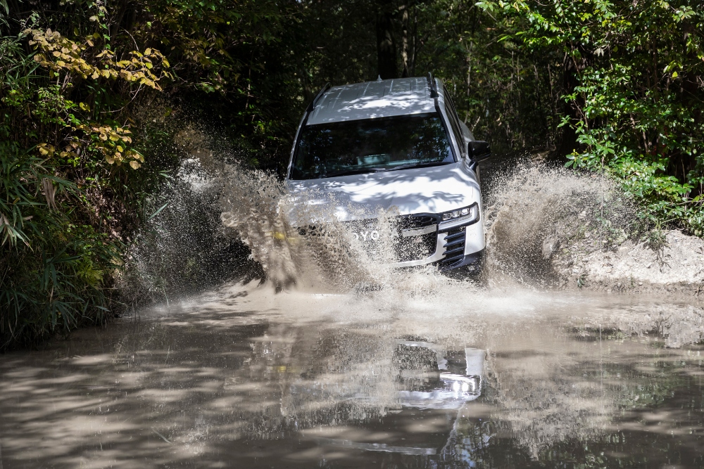 تويوتا لاندكروزر 2023 والأسباب وراء تفوقها على الطرق الوعرة تويوتا لاندكروزر 2023 والأسباب وراء تفوقها على الطرق الوعرة 7