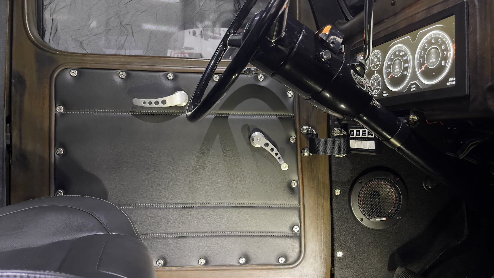 دودج WC26 واجن موديل 1941 تظهر بحزمة قوية من التعديلات في مزاد أمريكي دودج WC26 واجن موديل 1941 تظهر بحزمة قوية من التعديلات في مزاد أمريكي 3