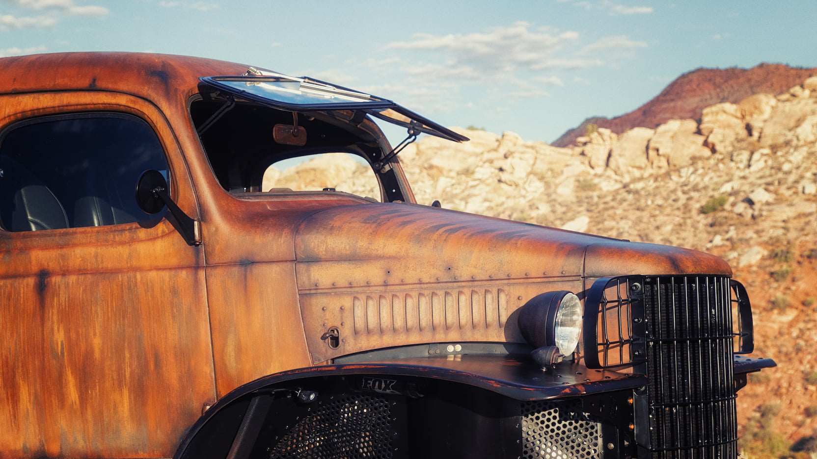 دودج WC26 واجن موديل 1941 تظهر بحزمة قوية من التعديلات في مزاد أمريكي دودج WC26 واجن موديل 1941