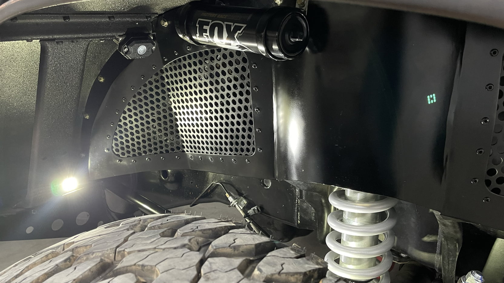 دودج WC26 واجن موديل 1941 تظهر بحزمة قوية من التعديلات في مزاد أمريكي دودج WC26 واجن موديل 1941 تظهر بحزمة قوية من التعديلات في مزاد أمريكي 10