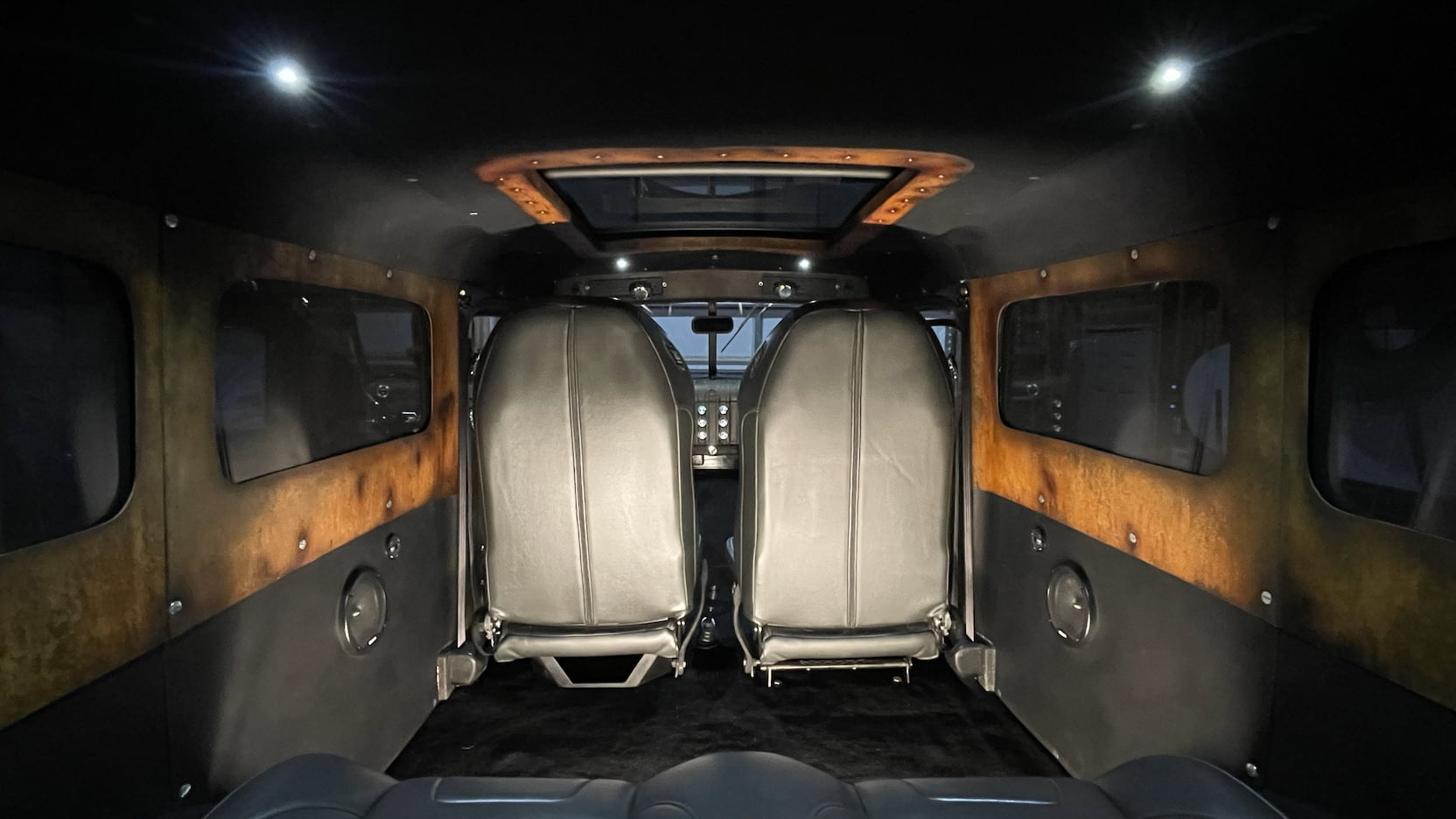 دودج WC26 واجن موديل 1941 تظهر بحزمة قوية من التعديلات في مزاد أمريكي دودج WC26 واجن موديل 1941 تظهر بحزمة قوية من التعديلات في مزاد أمريكي 4