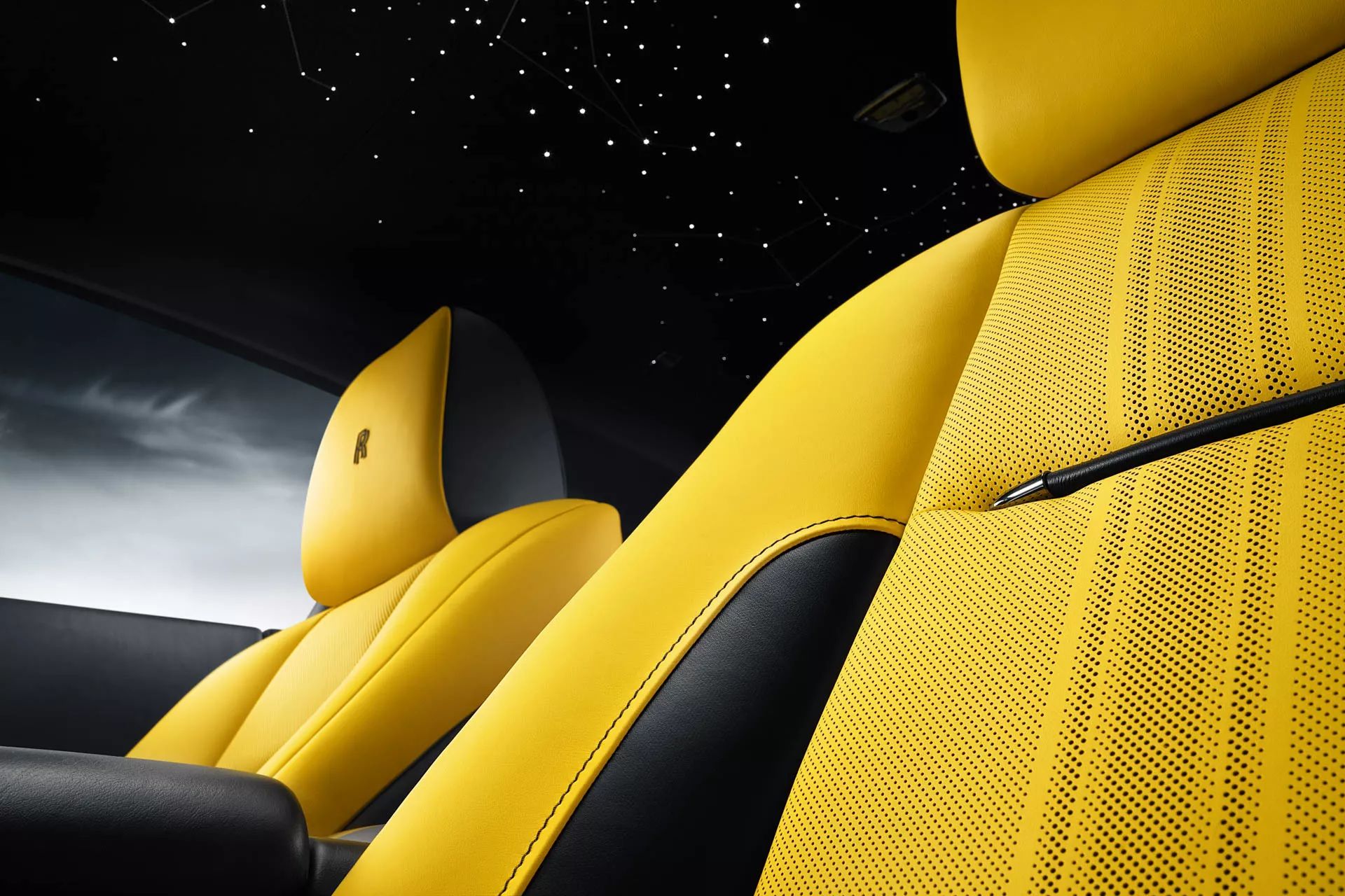 رولزرويس تودع موديل رايث بإصدار "السهم الأسود" النهائي رولزرويس تودع موديل رايث بإصدار "السهم الأسود" النهائي 4