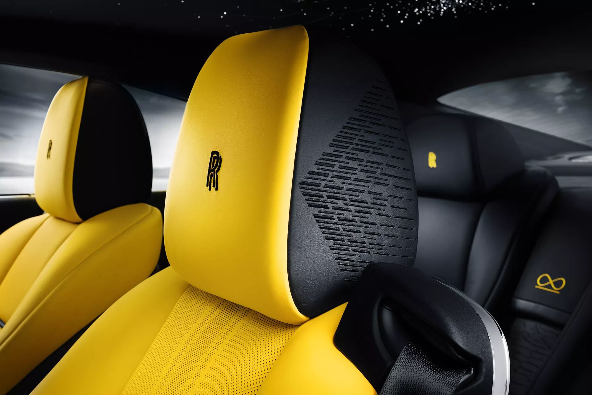 رولزرويس تودع موديل رايث بإصدار "السهم الأسود" النهائي رولزرويس تودع موديل رايث بإصدار "السهم الأسود" النهائي 22