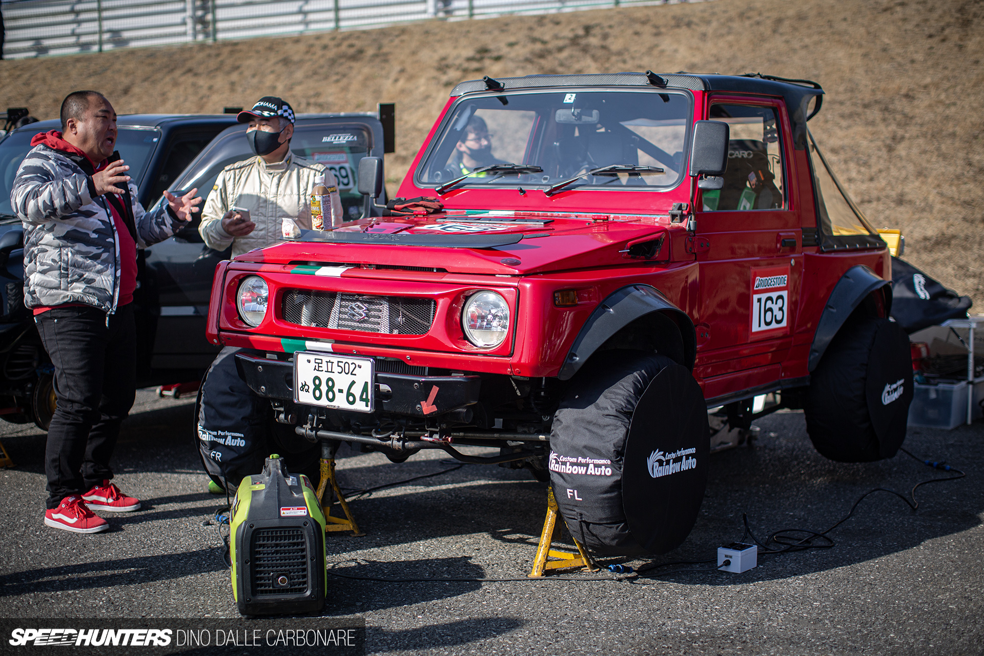 سوزوكي جمني معدلة لحلبات السباقات تلفت الأنظار بأداء رياضي فريد في اليابان سوزوكي جمني معدل