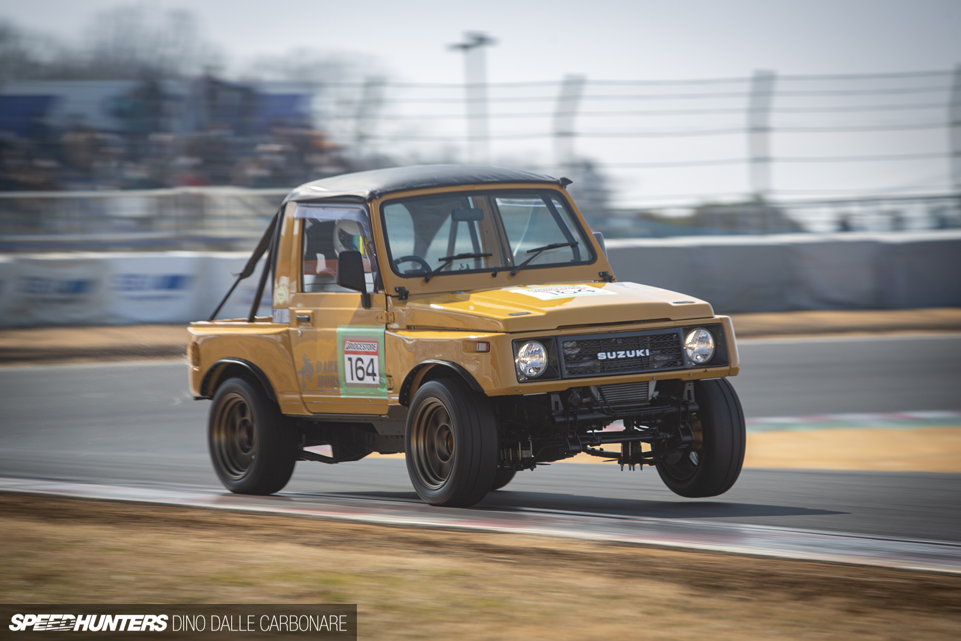 سوزوكي جمني معدلة لحلبات السباقات تلفت الأنظار بأداء رياضي فريد في اليابان سوزوكي جمني معدل