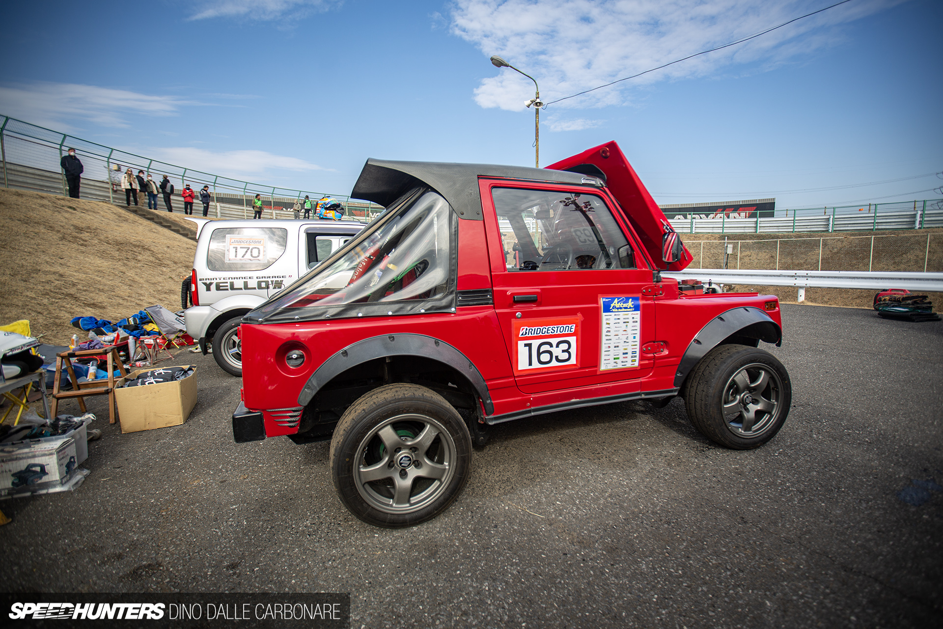 سوزوكي جمني معدلة لحلبات السباقات تلفت الأنظار بأداء رياضي فريد في اليابان سوزوكي جمني معدل