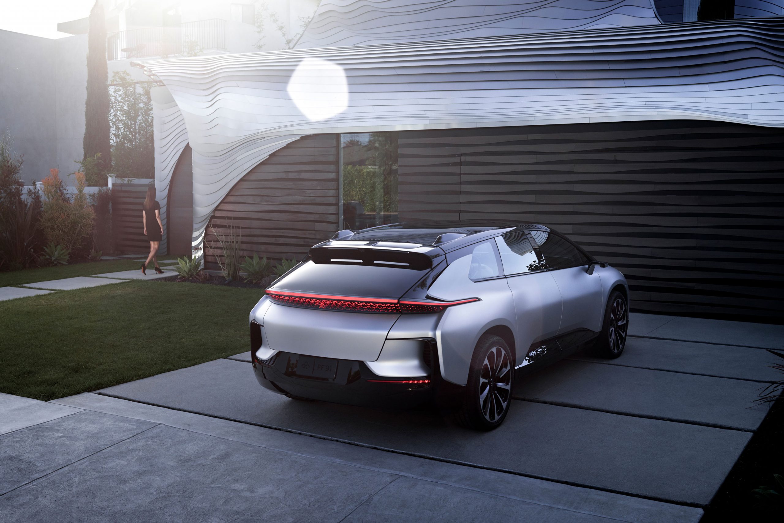 فاراداي فيوتشر الأمريكية تبدأ بإنتاج FF 91 الفاخرة المنافسة لسيارات تيسلا ولوسيد فاراداي فيوتشر FF 91 فيوتشرست