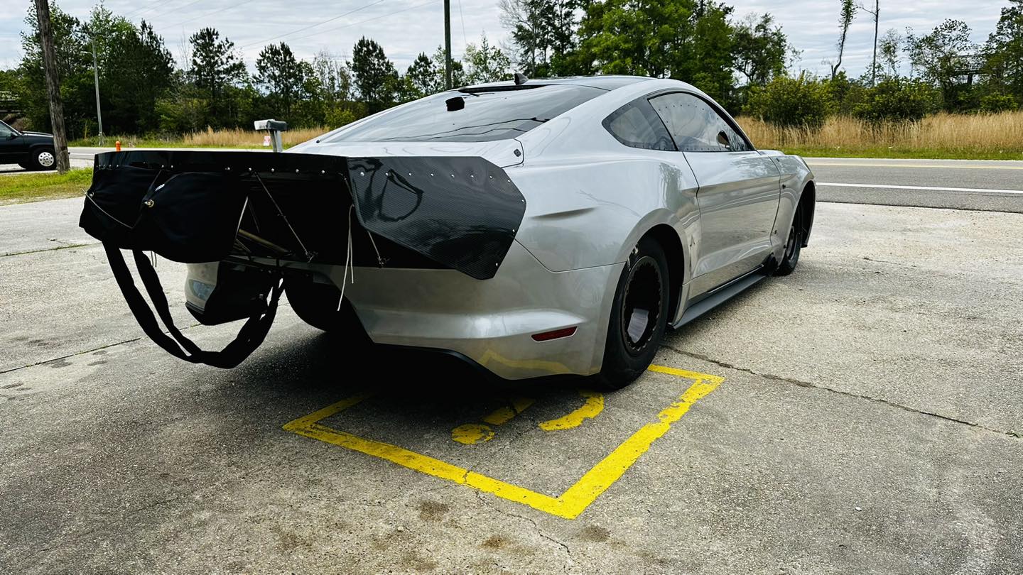 فورد موستنج 2023 جديدة تطير في حادث أثناء سباقات التسارع فورد موستنج 2023 جديدة تطير في حادث أثناء سباقات التسارع 7