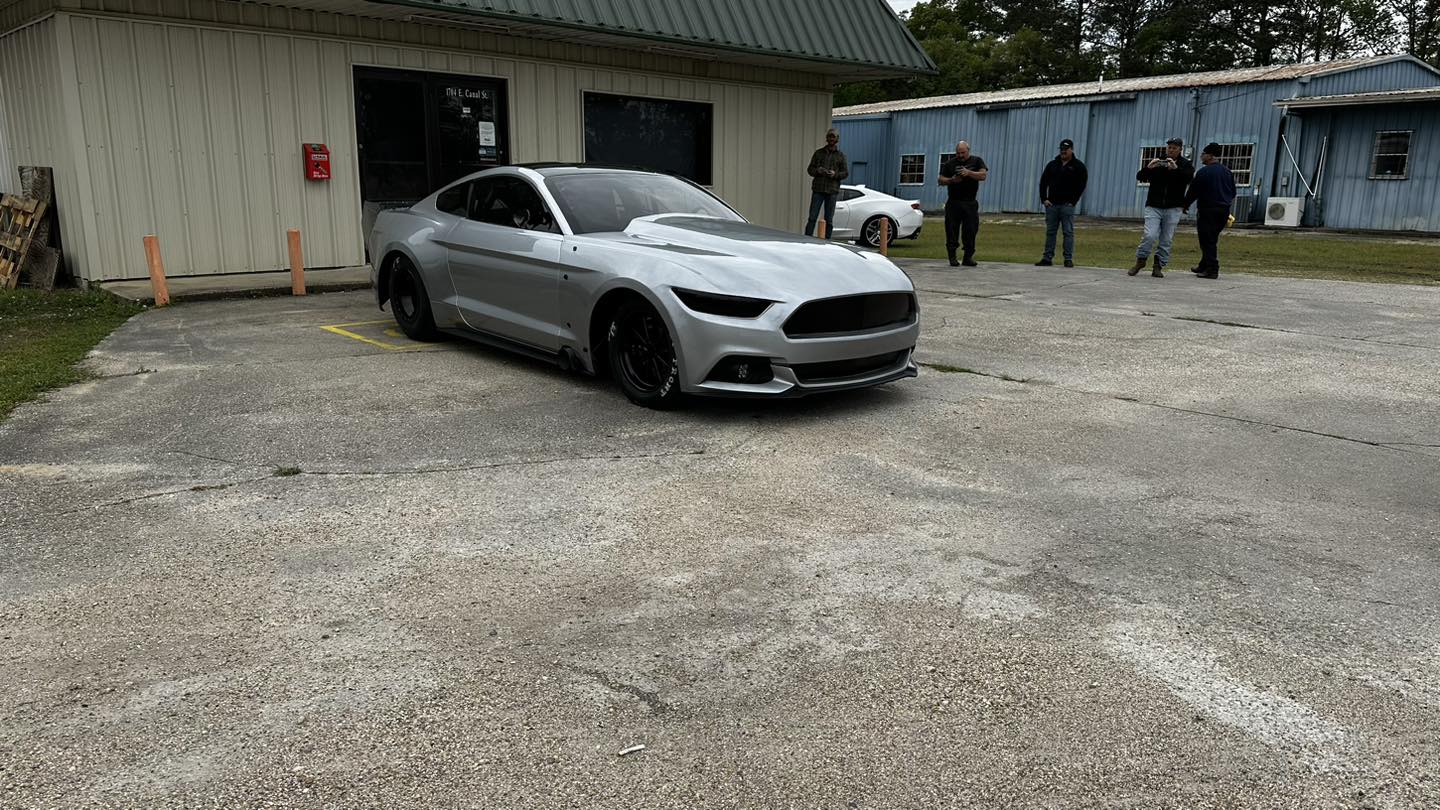 فورد موستنج 2023 جديدة تطير في حادث أثناء سباقات التسارع فورد موستنج 2023 جديدة تطير في حادث أثناء سباقات التسارع 2