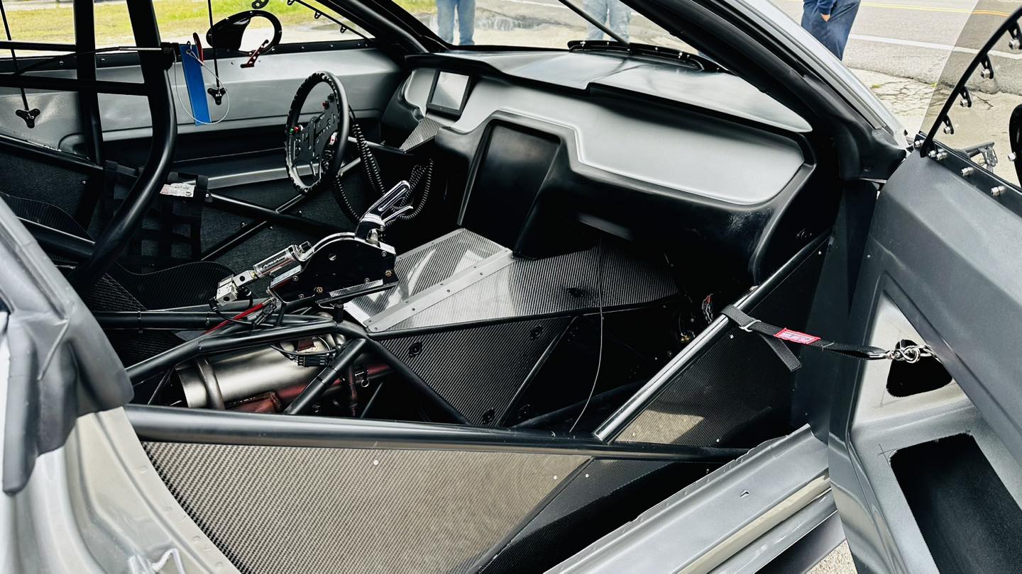 فورد موستنج 2023 جديدة تطير في حادث أثناء سباقات التسارع فورد موستانج 2023