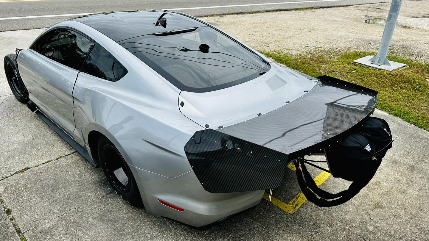 فورد موستنج 2023 جديدة تطير في حادث أثناء سباقات التسارع فورد موستنج 2023 جديدة تطير في حادث أثناء سباقات التسارع 5