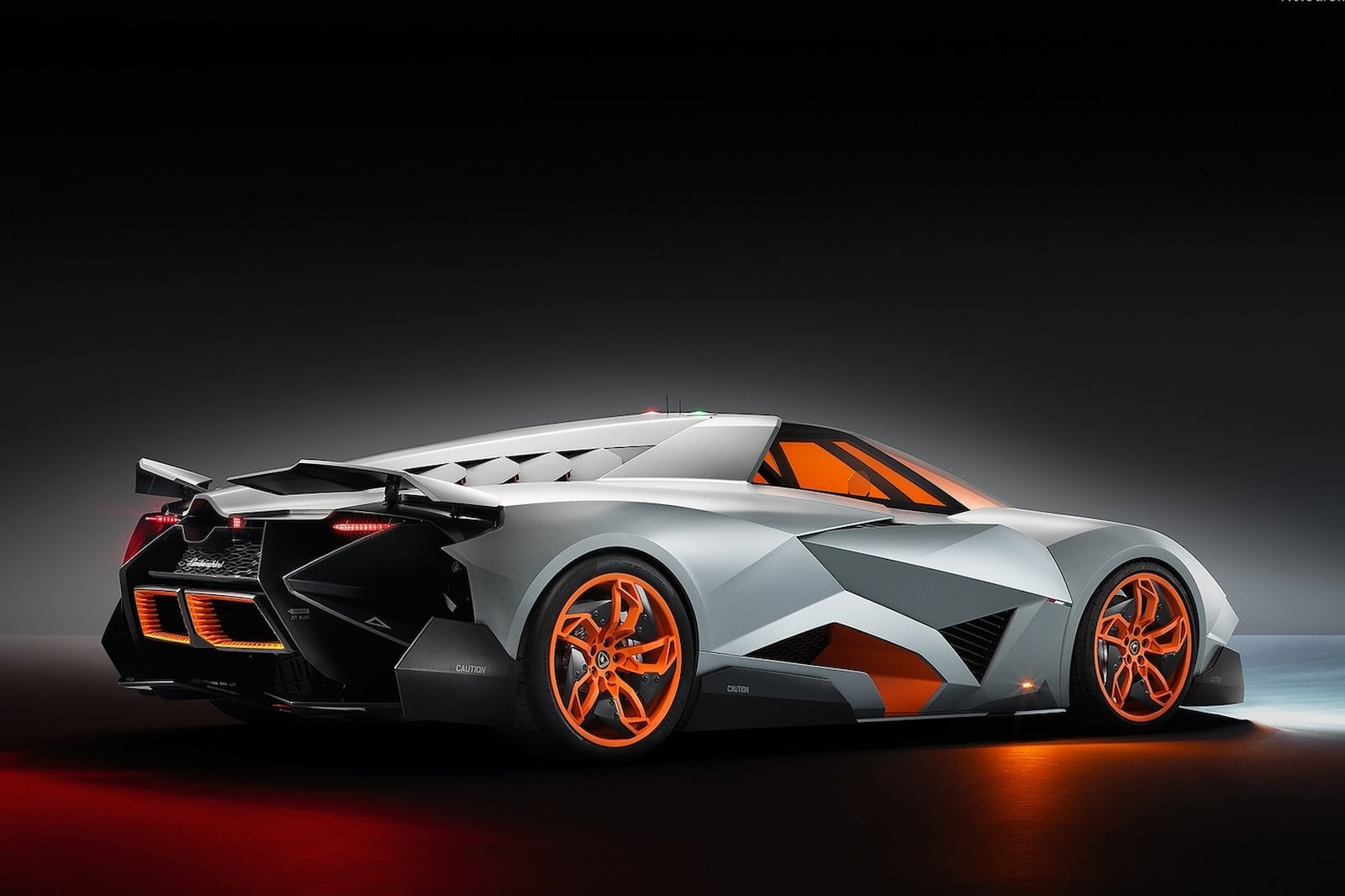 أغرب وأفضل 6 سيارات اختبارية صنعتها لامبورجيني على الإطلاق لامبورجيني إيغويستا كونسبت