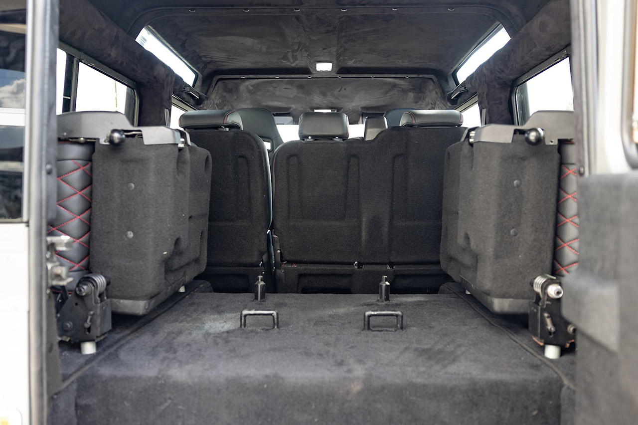 لاندروفر ديفندر 110 الكلاسيكية تحصل على محرك تيسلا الكهربائي! لاندروفر ديفندر 110