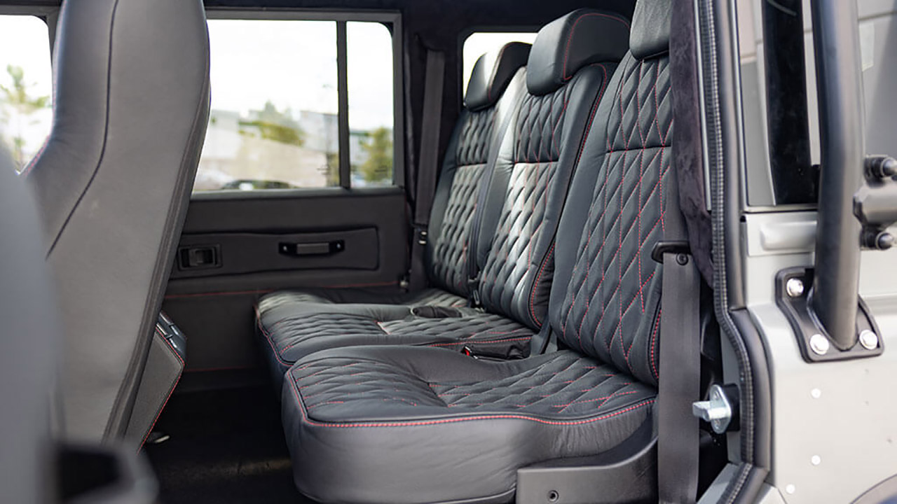 لاندروفر ديفندر 110 الكلاسيكية تحصل على محرك تيسلا الكهربائي! لاندروفر ديفندر 110