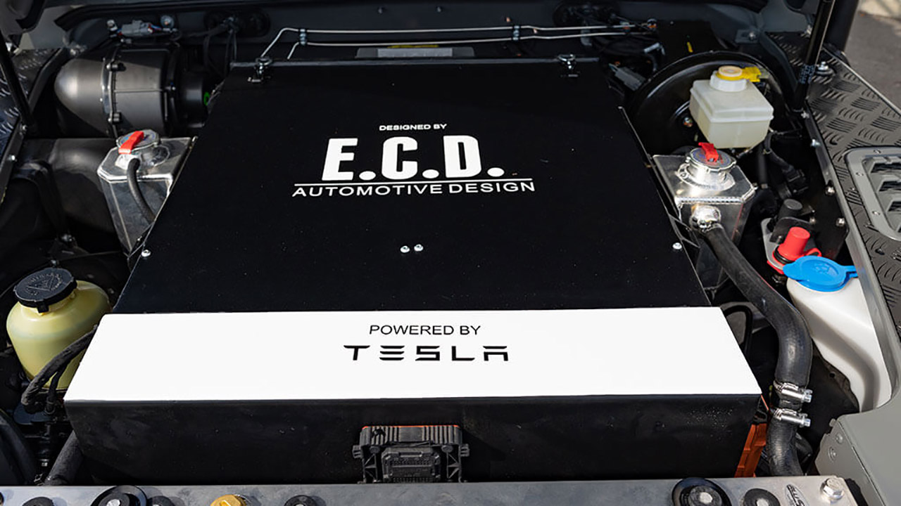 لاندروفر ديفندر 110 الكلاسيكية تحصل على محرك تيسلا الكهربائي! لاندروفر ديفندر 110