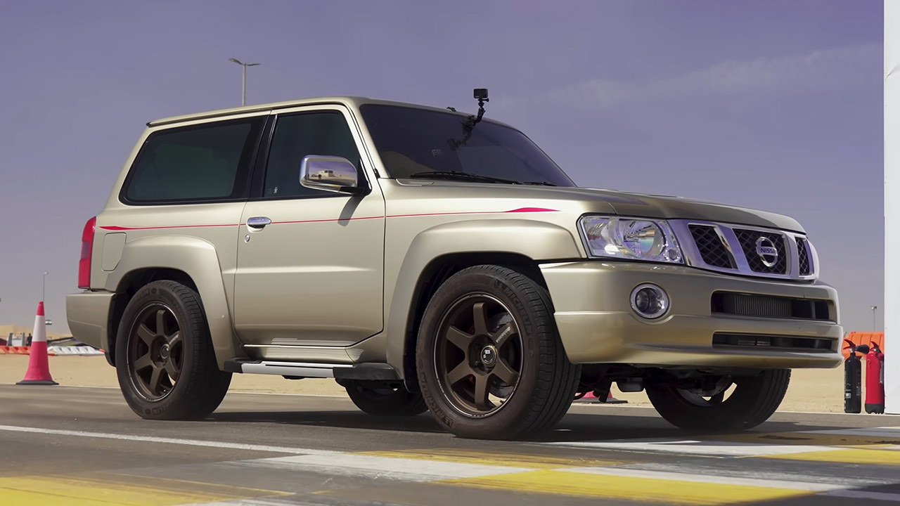 هل تصمد فيراري SF90 أمام نيسان باترول بقوة 3,000 حصان في سباق التسارع في أبوظبي؟ هل تصمد فيراري SF90 أمام نيسان باترول بقوة 3,000 حصان في سباق التسارع في أبوظبي؟ 4