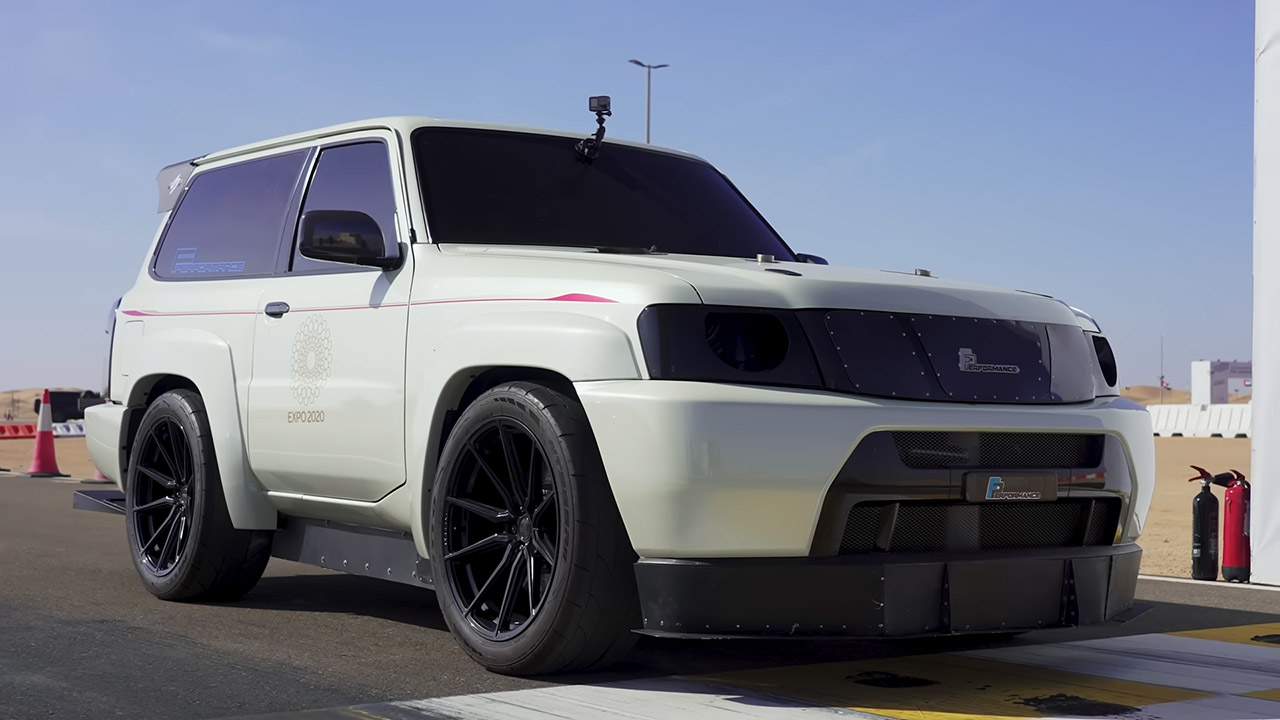 هل تصمد فيراري SF90 أمام نيسان باترول بقوة 3,000 حصان في سباق التسارع في أبوظبي؟ هل تصمد فيراري SF90 أمام نيسان باترول بقوة 3,000 حصان في سباق التسارع في أبوظبي؟ 3