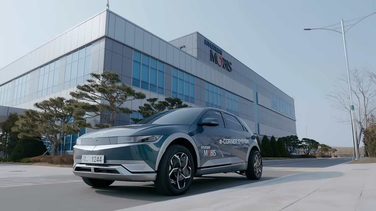 شاهد: هيونداي تستعرض نظام التوجيه الرباعي ومشية السلطعون على ايونيك 5 الكهربائية هيونداي ايونيك 5