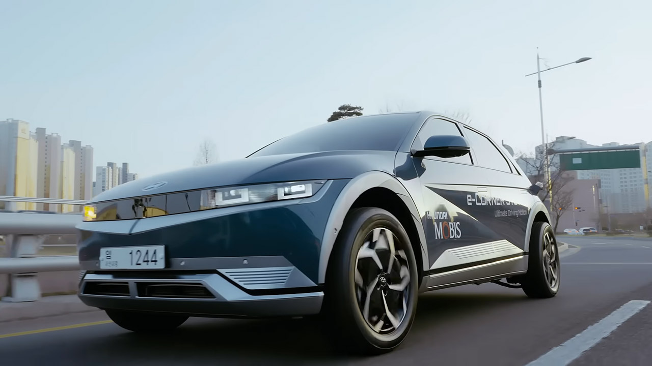 شاهد: هيونداي تستعرض نظام التوجيه الرباعي ومشية السلطعون على ايونيك 5 الكهربائية هيونداي ايونيك 5