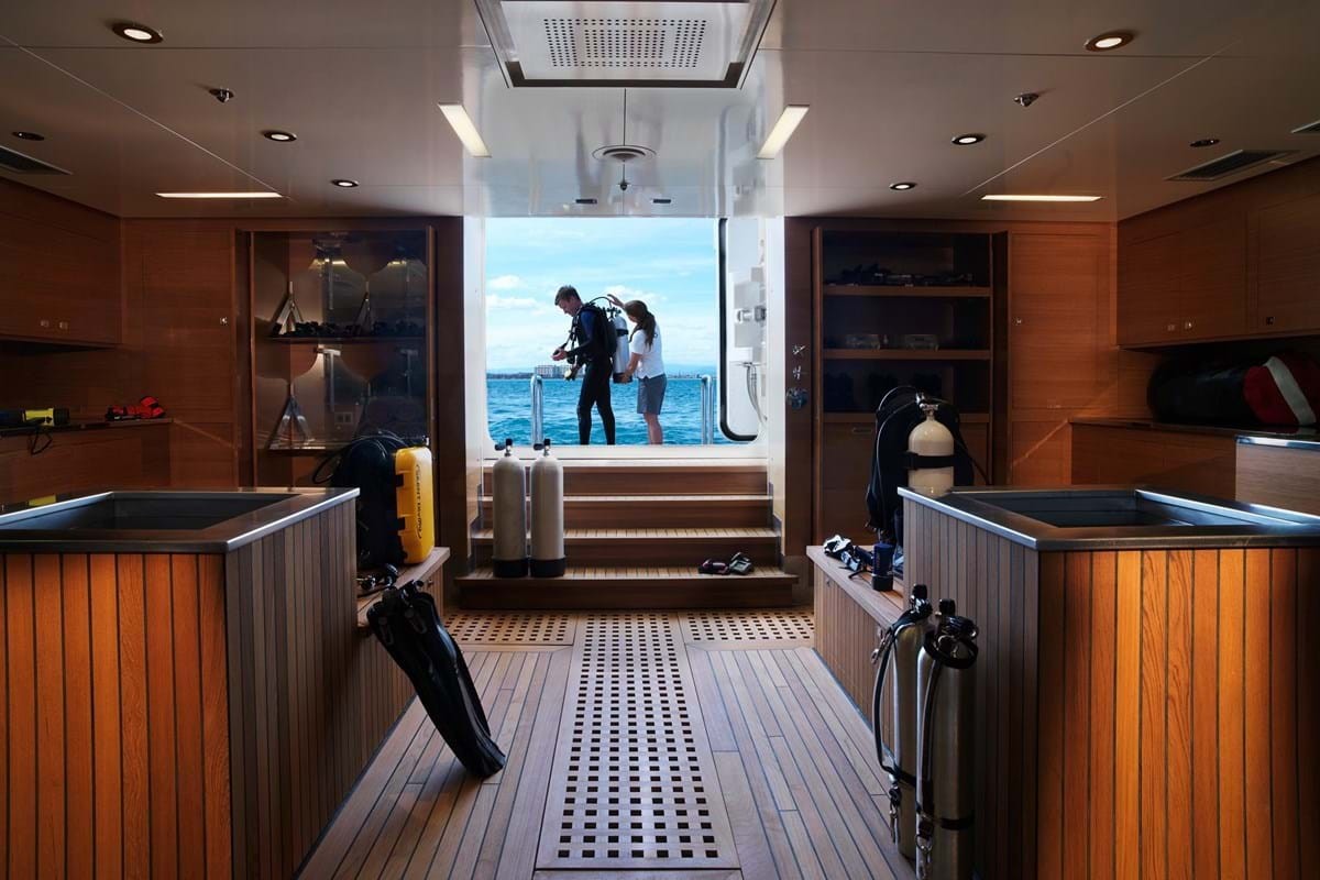 تعرف على أكبر يخت إسباني في العالم والمملوك لعائلة سعودية "يخت نايا" تعرف على أكبر يخت إسباني في العالم والمملوك لعائلة سعودية "يخت نايا" 16