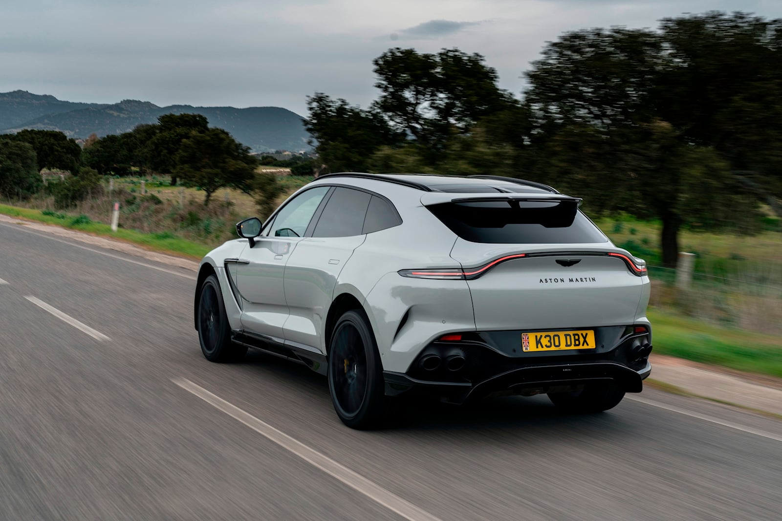 ما هي أسرع سيارة دفع رباعي في العالم لعام 2023؟ ما هي أسرع سيارة دفع رباعي في العالم لعام 2023؟ 17