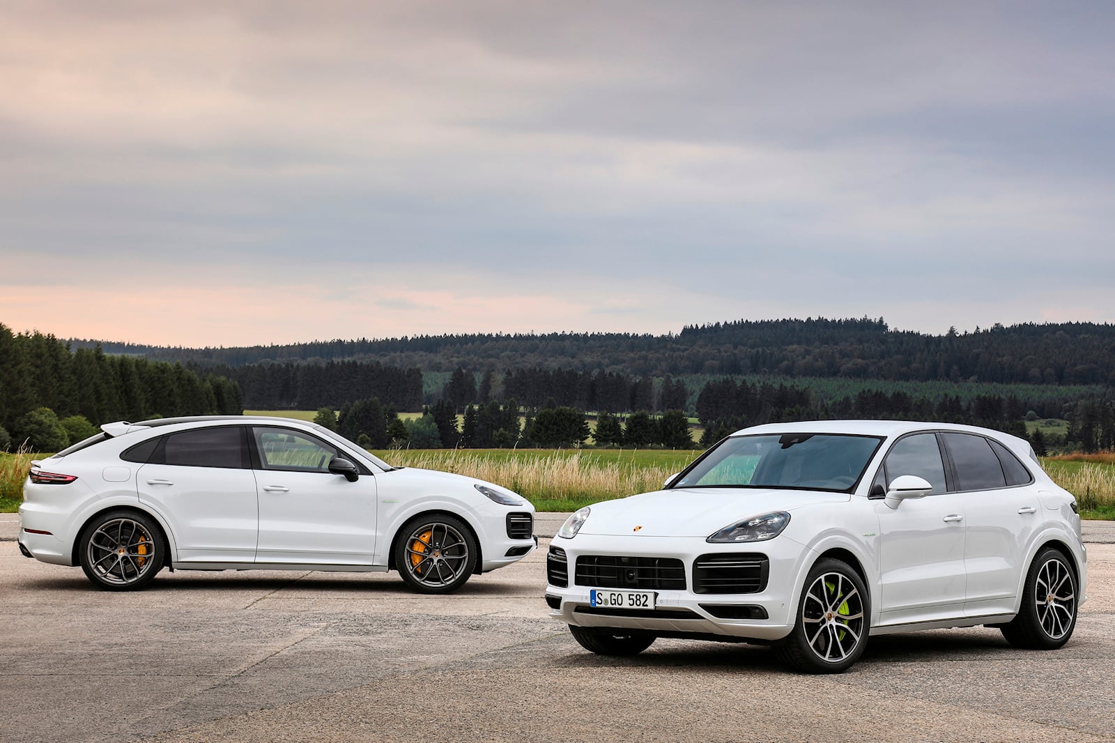 ما هي أسرع سيارة دفع رباعي في العالم لعام 2023؟ بورش كايين تربو إس إي هايبرد