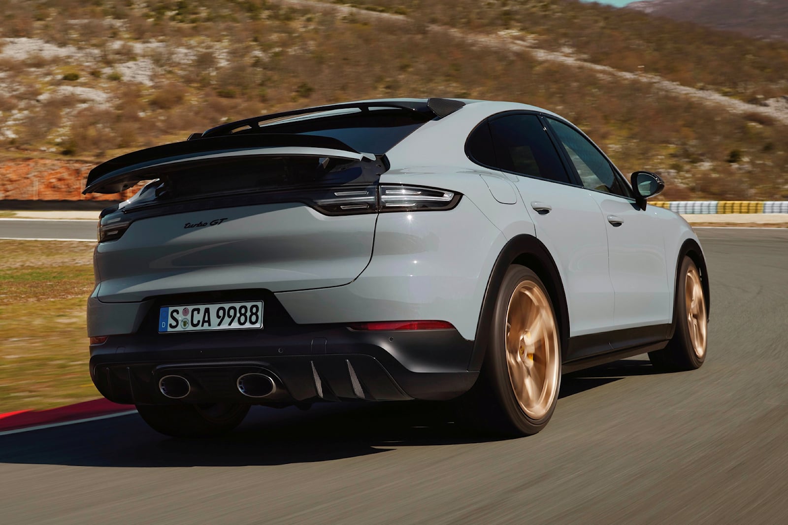 ما هي أسرع سيارة دفع رباعي في العالم لعام 2023؟ ما هي أسرع سيارة دفع رباعي في العالم لعام 2023؟ 5