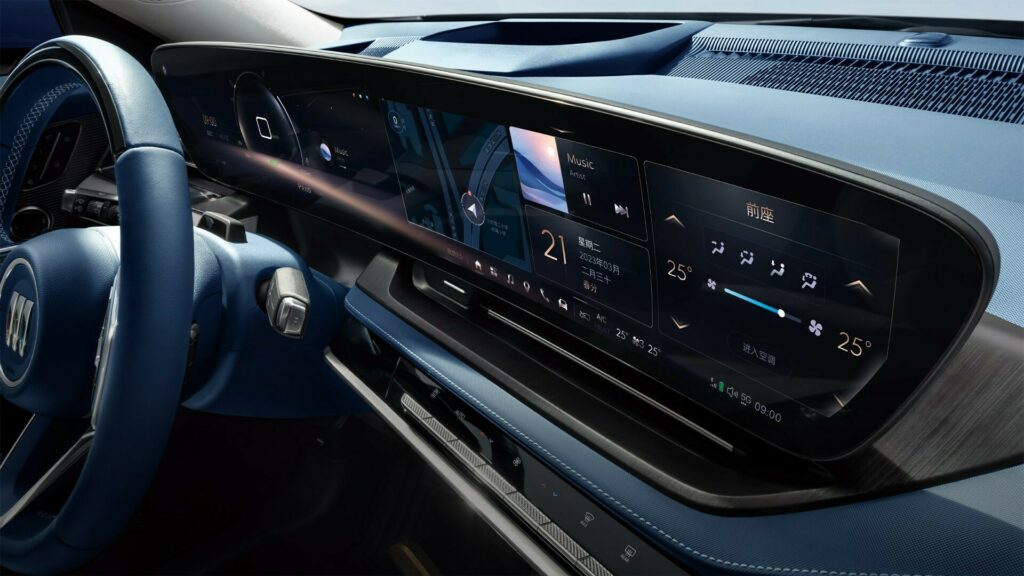 بويك الأمريكية تكشف الستار عن سيارة الكترا E5 الجديدة بتصميم رياضي وشاشة داخلية 30 إنش بويك الكترا E5