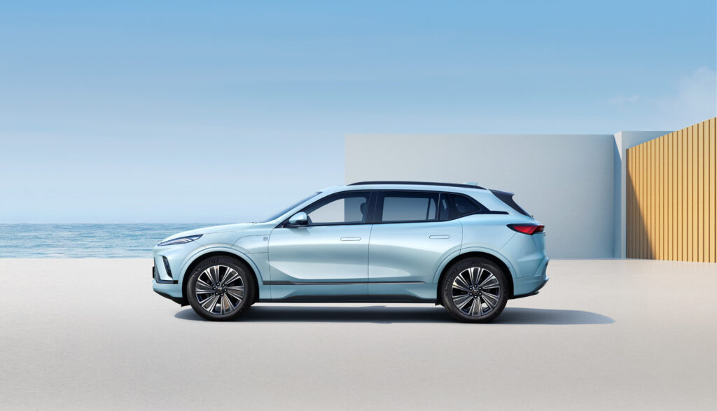 بويك الأمريكية تكشف الستار عن سيارة الكترا E5 الجديدة بتصميم رياضي وشاشة داخلية 30 إنش بويك الكترا E5