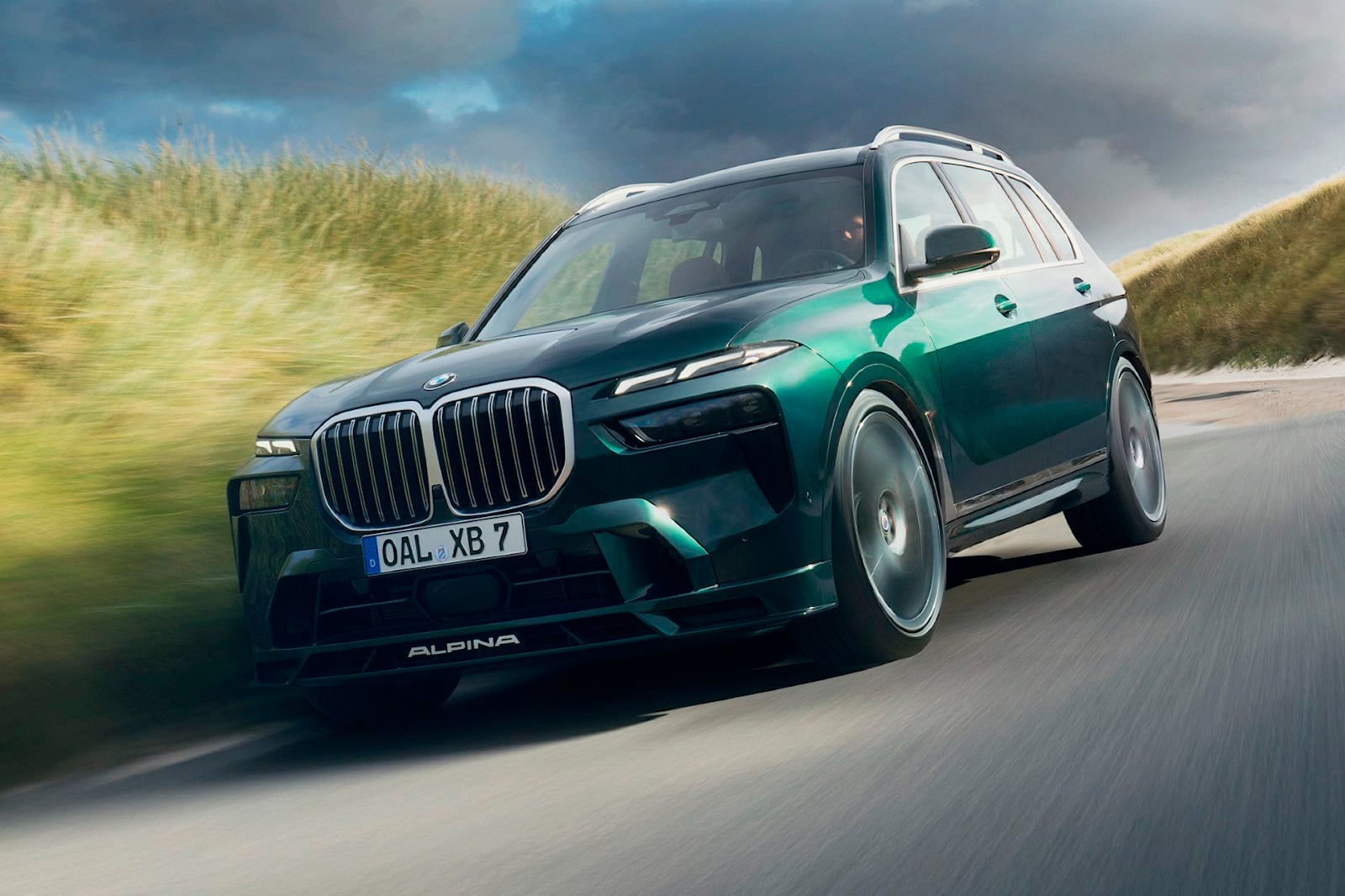 ما هي أسرع سيارة دفع رباعي في العالم لعام 2023؟ بي ام دبليو البينا XB7