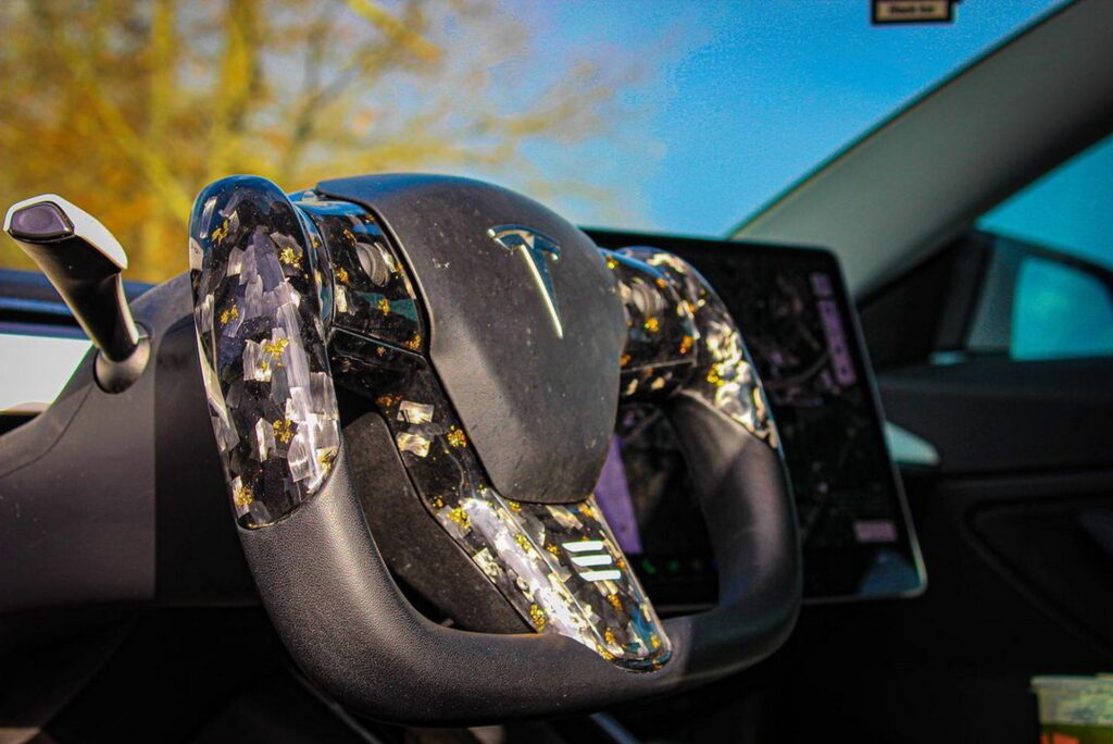 تيسلا موديل 3 تحصل على مقدمة رياضية من بورش مع قطع كربونية جذابة للخارجية تيسلا موديل 3